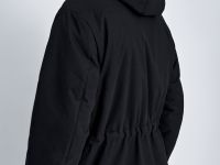 Утепленное пальто с капюшоном