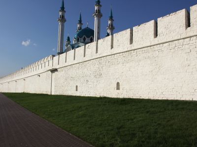Прясло стены между Преображенской башней и Пятигранной башней