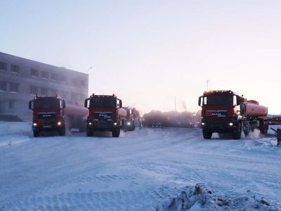 Первые топливозаправщики прибыли в Черский Нижнеколымского района