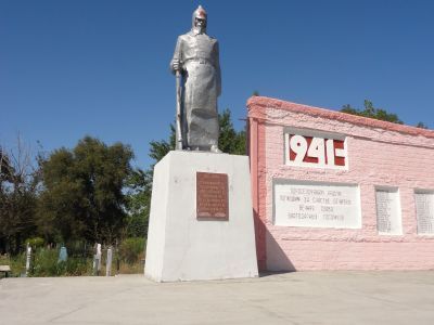 Братская могила красноармейцев, погибших за власть Советов в годы гражданской войны