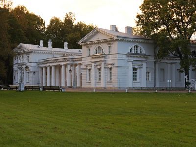 Выставочные залы Конюшенного корпуса Центрального парка культуры и отдыха им. С. М. Кирова