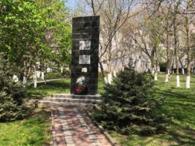 Памятный знак рабочим цементного завода, погибшим в годы Великой Отечественной войны