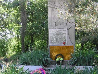 Братская могила советских воинов, погибших в период Сталинградской битвы