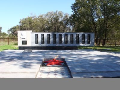 Памятник погибшим в годы Великой Отечественной войны односельчанам