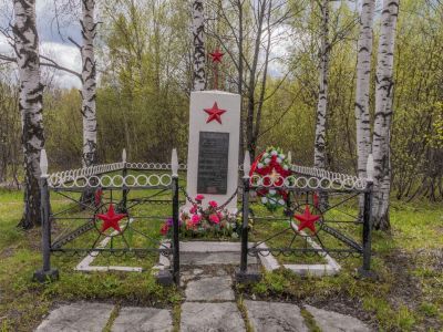 Братская могила павших воинов 1-го бронепоезда 21-го дивизиона бронепоездов у платформы Лесодолгоруково, 1941 г.