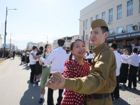 5,5 тысяч пар станцевали вальс Победы в Якутске