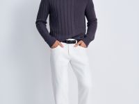 Джемпер с округлым вырезом прямого силуэта