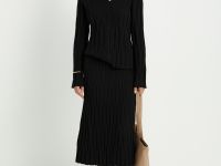 Джемпер полуприлегающего силуэта с округлой горловиной