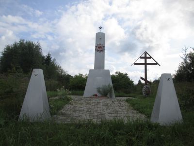 Могила Советского летчика, погибшего в бою с гитлеровцами в 1943 г. Установлен обелиск
