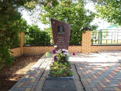 Могила воина-интернационалиста Акманцева В.Б.