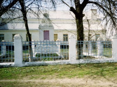 Братская могила красноармейцев, погибших за власть Советов в годы гражданской войны