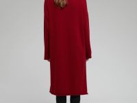 Вязаное платье свободного кроя с воротником-стойкой