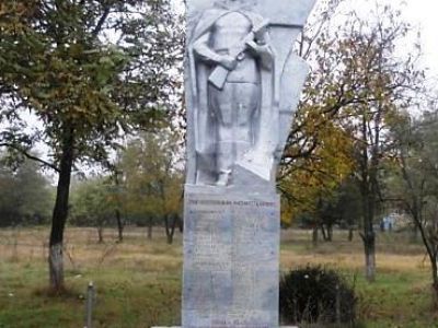 Памятный знак в честь воинов-односельчан, погибших в годы Великой Отечественной войны