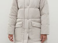 Утепленное пальто с капюшоном