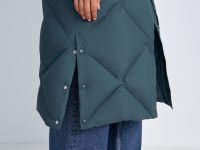 Пуховое пальто с воротником-стойкой и капюшоном