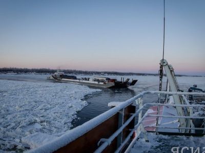 Грузовые перевозки через реку Лену  продолжают выполняться в штатном режиме