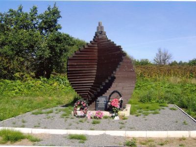 Братская могила мирных жителей, погибших в 1943 г. от рук немецко-фашистских оккупантов