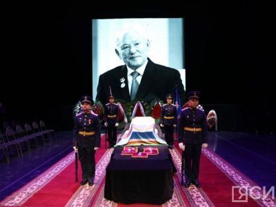 В Якутске началась церемония прощания с первым президентом Якутии Михаилом Николаевым