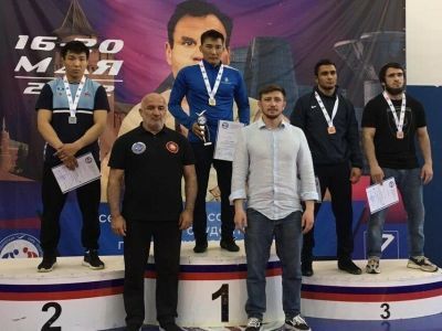 Сборная Якутии завоевала семь медалей чемпионата России по вольной борьбе среди студентов