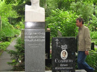 Могила Довженко Александра Петровича (1894-1956), кинорежиссера