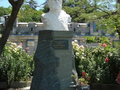 Бюст князя Л.С.Голицына (скульпторы К.Федчук, В.Дашкевич)