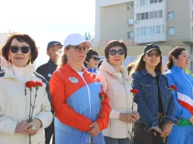 В Якутске возложили цветы к памятнику Илье Винокурову в рамках Спартакиады трудовых коллективов