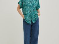 Блузка с коротким рукавом и отложным воротником