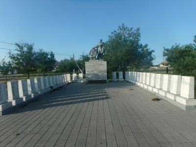 Братская могила советских воинов, погибших в период Сталинградской битвы