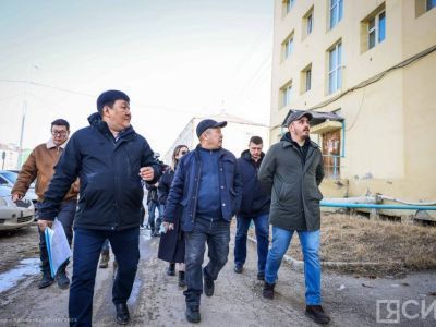 Дмитрий Садовников проверил ход ремонта фасадов домов Якутска
