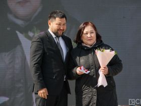 Фоторепортаж: трудовые династии и заслуженных работников Якутии чествовали 1 мая