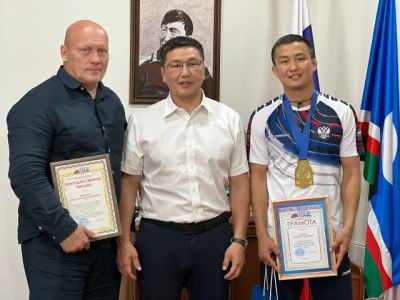Министр спорта Якутии встретился с чемпионом Европы Ергаловым