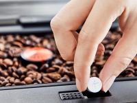 Krups Кофемашина на 2 чашки 1450 Вт, с кофемолкой, черно-белая EA8901 Krups