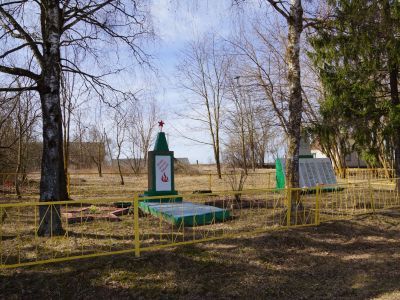 Братская могила воинов Советской Армии, погибших в 1944 г.