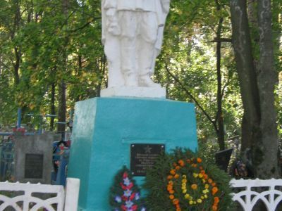 Воинское кладбище, где похоронено 29 советских воинов, погибших в 1943 г. в боях с немецко-фашистскими захватчиками при освобождении города