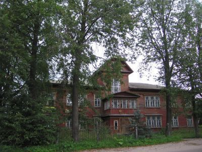 Здание бывшей сельскохозяйственной школы совхоза «Шеметовский» (ныне - совхоз «Константиновский»), где в мае 1919 г. Ленин Владимир Ильич встречался с рабочими и учащимися