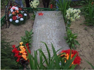 Одиннадцать братских могил воинов, умерших от ран в госпиталях в годы Великой Отечественной войны