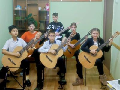 Новые музыкальные инструменты поступили в Детскую школу искусств Айхала