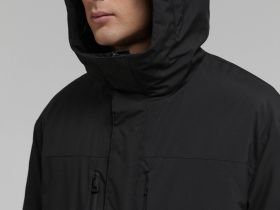 Утепленная куртка с капюшоном