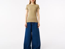 Женская хлопковая футболка Lacoste классического приталенного кроя