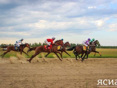 Начались конные скачки на призы главы города Якутска