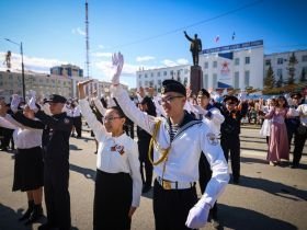 5,5 тысяч пар станцевали вальс Победы в Якутске