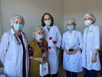 Медики Якутии посещают ветеранов войны и тыла на дому