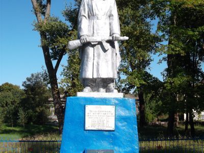 Братская могила 5 советских воинов, погибших в 1941 и 1943 гг. в боях с немецко-фашистскими захватчиками