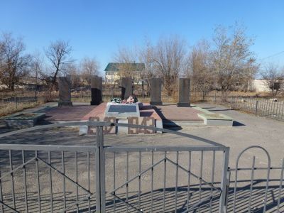 Братская могила советских воинов, погибших в период Сталинградской битвы