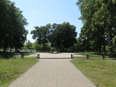 Братская могила советских воинов, где похоронен Герой Советского Союза лейтенант Шаландин Вальдемар Сергеевич