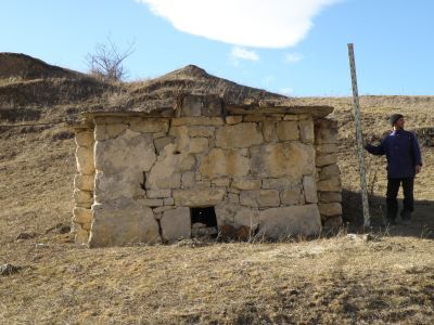 Два склепа полуназемных