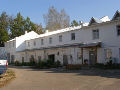 Здание мастерской ансамбля Троицкого Стефано-Махрищского монастыря