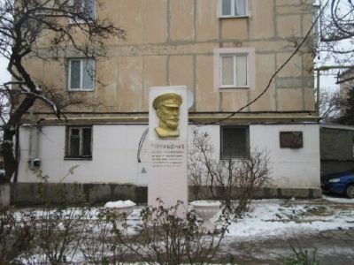 Памятник полковнику П.Ф. Горпищенко, 1971 г., скульпторы А. Куликова, С. Арефьева