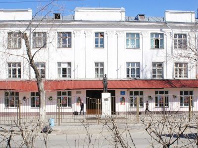 В этой школе в 1944-1945 гг учился дважды Герой Советского Союза, летчик-космонавт СССР Рукавишников Н.Н.