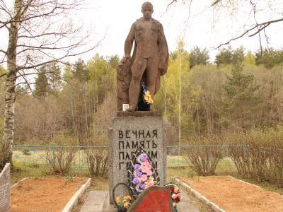 Братская могила воинов Советской Армии, погибших в 1944 г.
